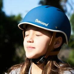Casque Enfant Bleu Thousand Jr Avec Autocollants 12 Casque Enfant Bleu Thousand Jr Avec Autocollants -Casques vélo Soldes Magasin casque enfant bleu thousand jr avec autocollants full 5