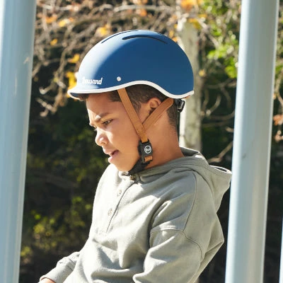 Casque Enfant Bleu Thousand Jr Avec Autocollants 8 Casque Enfant Bleu Thousand Jr Avec Autocollants – Image 6
