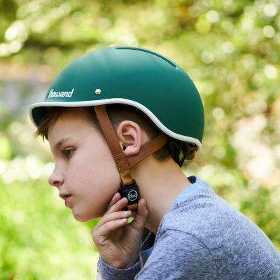 Casque Enfant Vert Thousand Jr Avec Autocollants 7 Casque Enfant Vert Thousand Jr Avec Autocollants – Image 5